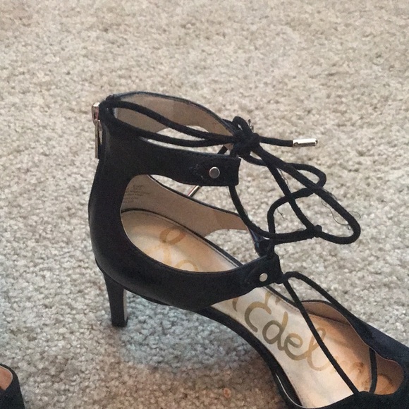 Sam Edelman crisscross tie up pointed toe zip back size 8 1/2 black heels - Picture 3 of 9